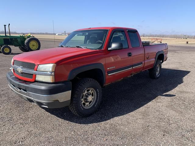 Image of Chevrolet 2500HD equipment image 2