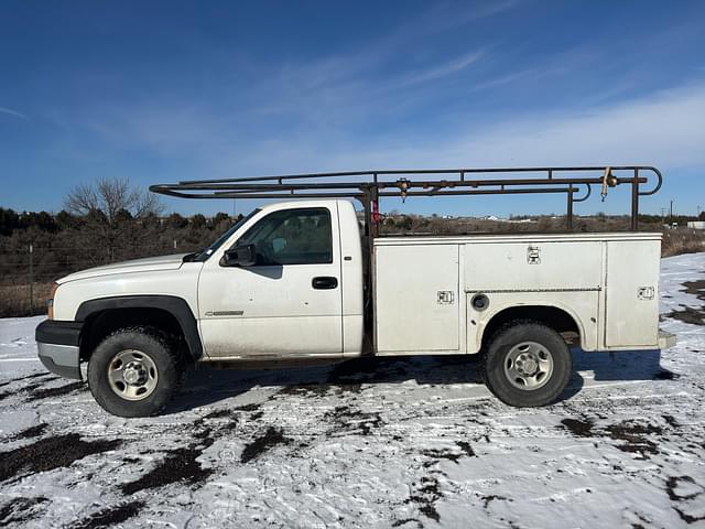 Image of Chevrolet 2500HD equipment image 1