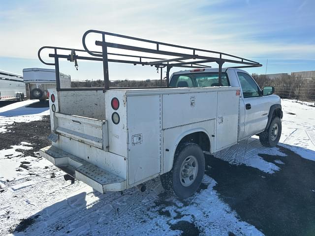 Image of Chevrolet 2500HD equipment image 4