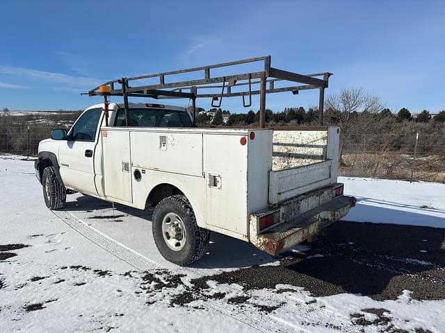 Image of Chevrolet 2500HD equipment image 2