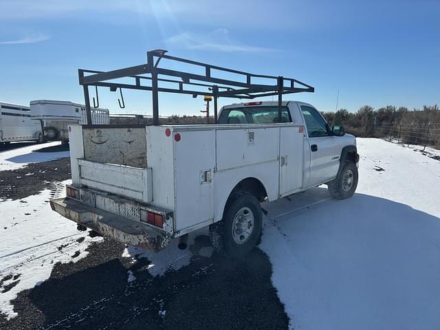 Image of Chevrolet 2500HD equipment image 4