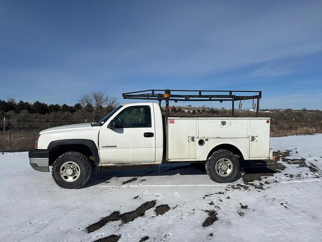 Image of Chevrolet 2500HD equipment image 1