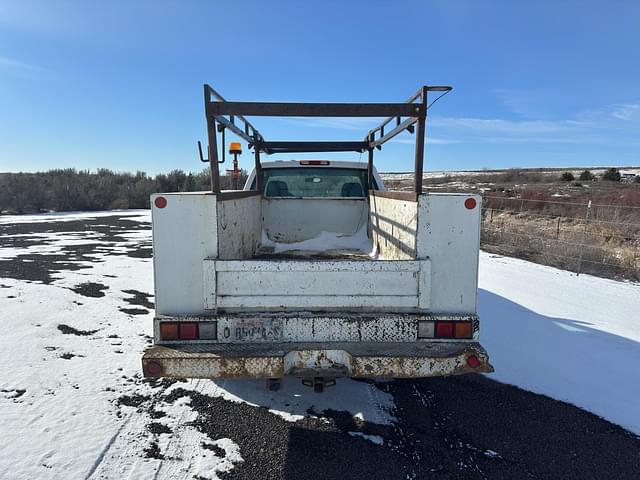 Image of Chevrolet 2500HD equipment image 3