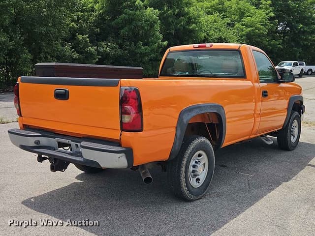 Image of Chevrolet 2500HD equipment image 4