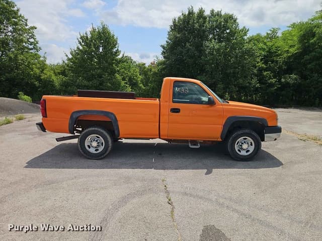 Image of Chevrolet 2500HD equipment image 3