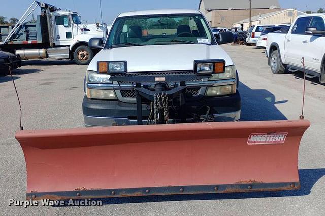 Image of Chevrolet 2500HD equipment image 1