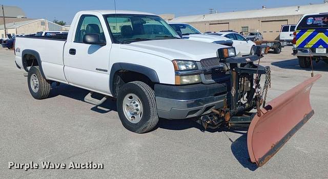 Image of Chevrolet 2500HD equipment image 2