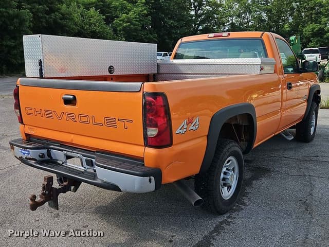 Image of Chevrolet 2500HD equipment image 4