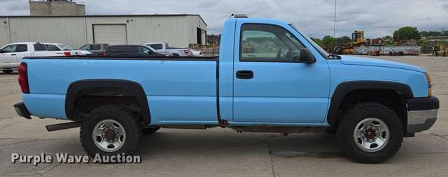 Image of Chevrolet 2500HD equipment image 3