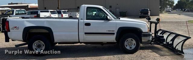 Image of Chevrolet 2500HD equipment image 3