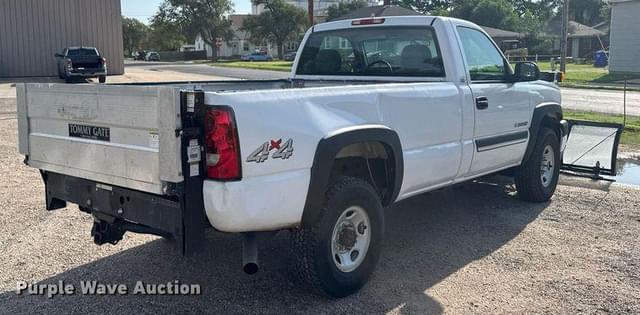 Image of Chevrolet 2500HD equipment image 4