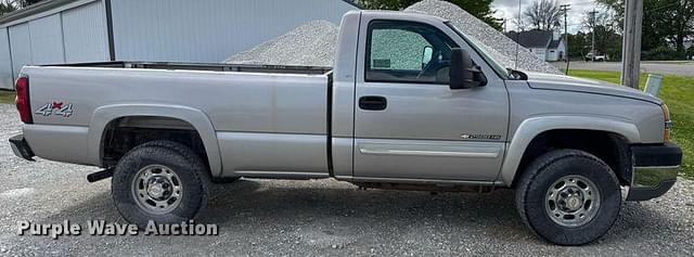 Image of Chevrolet 2500HD equipment image 3