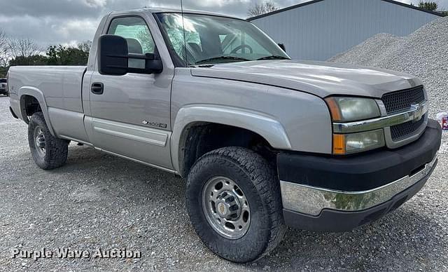 Image of Chevrolet 2500HD equipment image 2