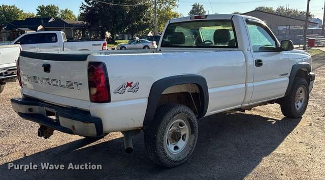 Image of Chevrolet 2500HD equipment image 4