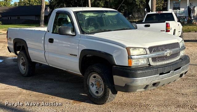 Image of Chevrolet 2500HD equipment image 2