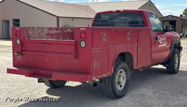 Image of Chevrolet 2500HD equipment image 4