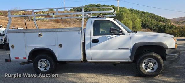 Image of Chevrolet 2500HD equipment image 3