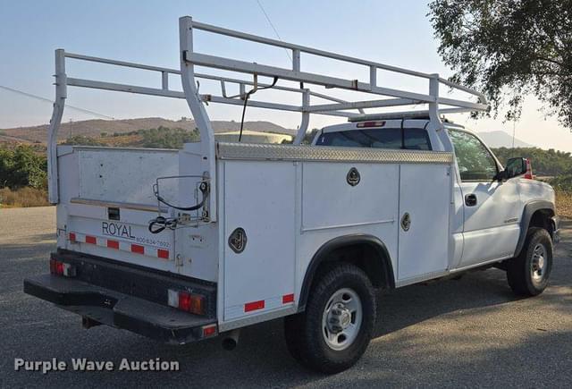 Image of Chevrolet 2500HD equipment image 4