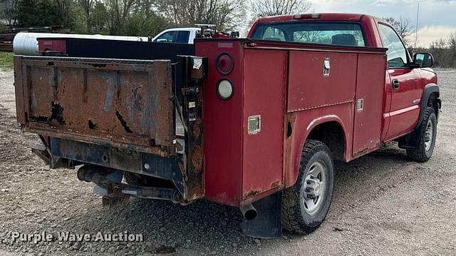 Image of Chevrolet 2500HD equipment image 4