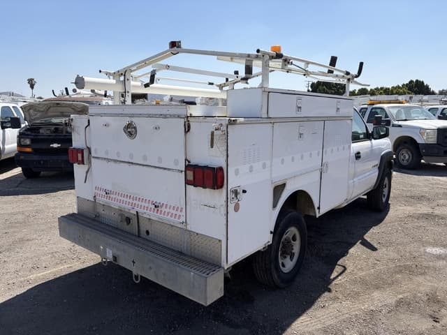 Image of Chevrolet 2500HD equipment image 2