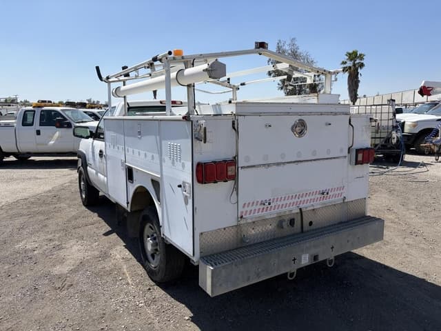 Image of Chevrolet 2500HD equipment image 3