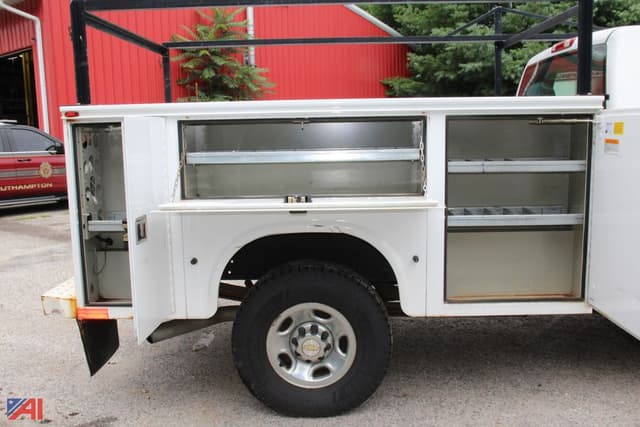 Image of Chevrolet 2500HD equipment image 4