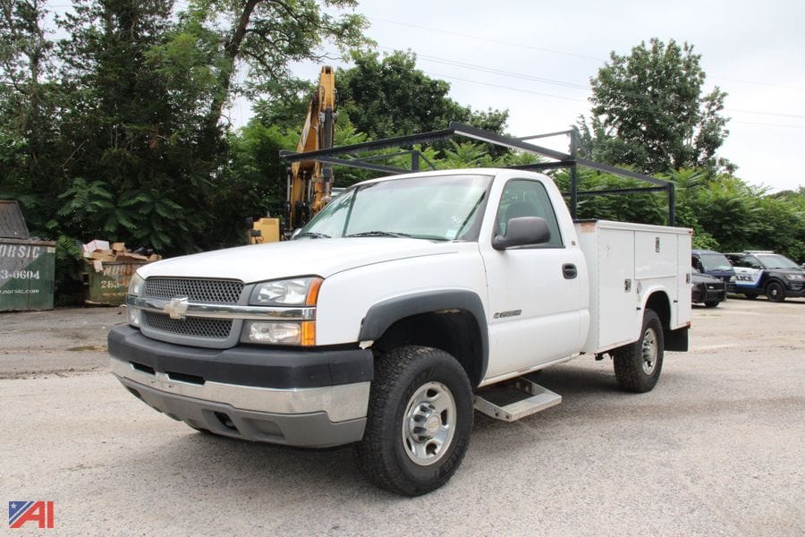 2004 Chevrolet 2500HD Equipment Image0