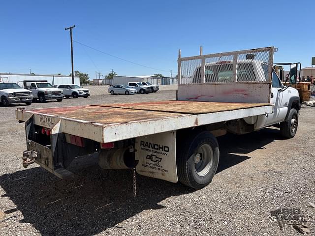 Image of Chevrolet 3500 equipment image 4
