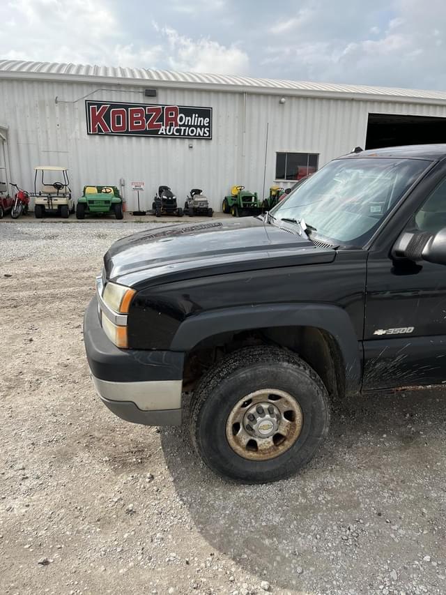 Image of Chevrolet 3500 equipment image 2