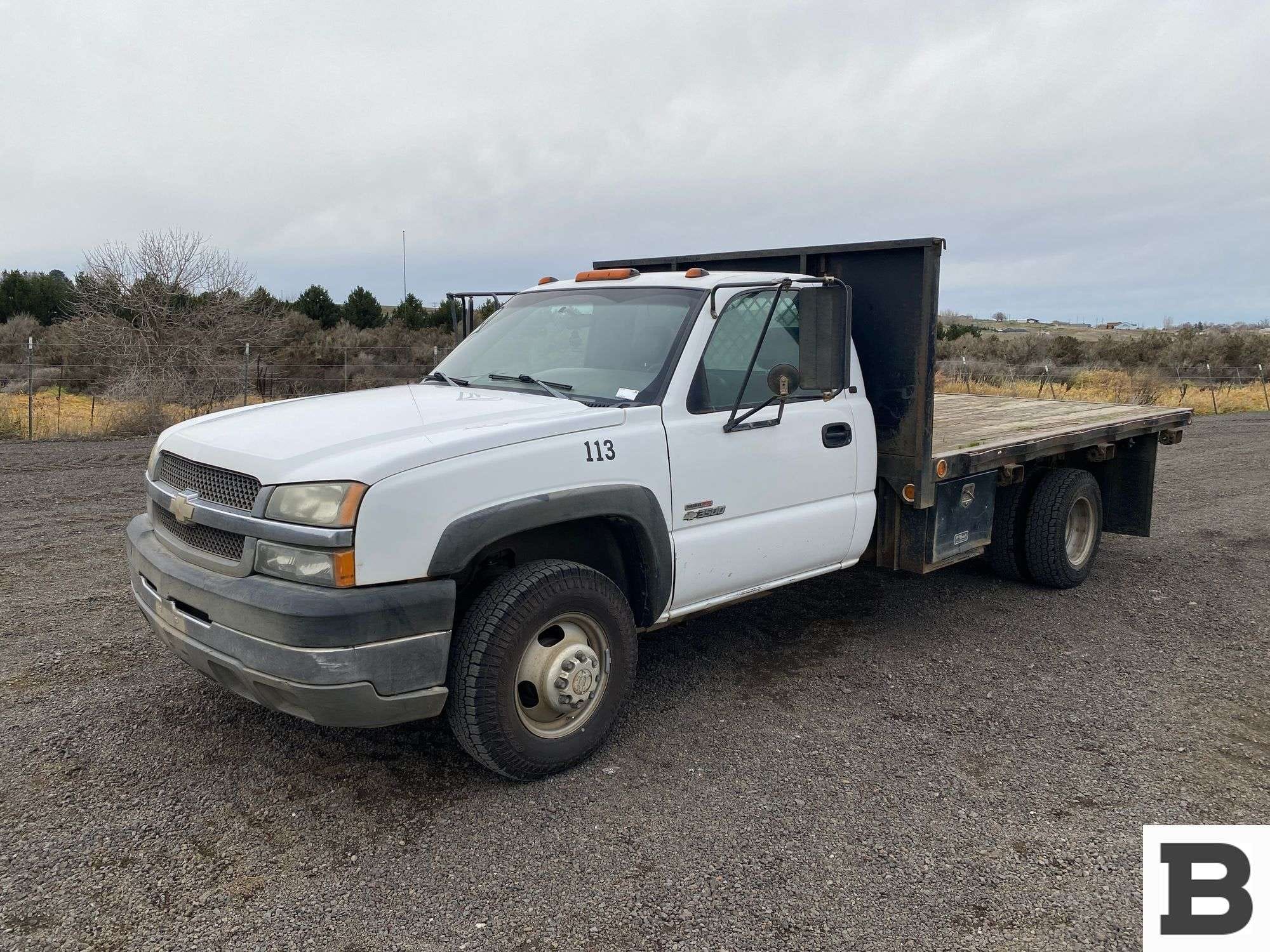 2004 Chevrolet 3500 Equipment Image0