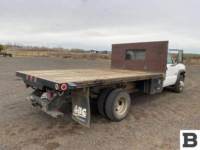 Image of Chevrolet 3500 equipment image 4