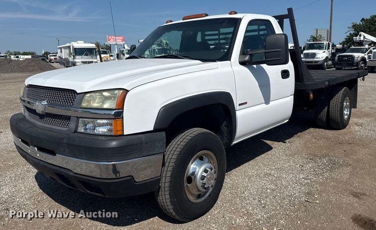 2004 Chevrolet 3500 Equipment Image0