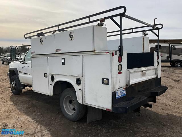 Image of Chevrolet 3500HD equipment image 2