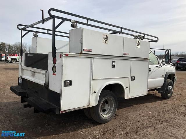 Image of Chevrolet 3500HD equipment image 4