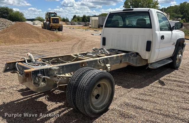 Image of Chevrolet 3500 equipment image 4