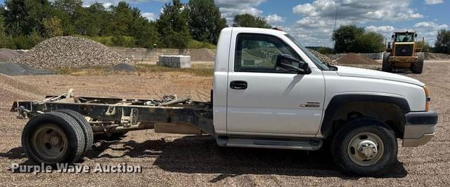 Image of Chevrolet 3500 equipment image 3