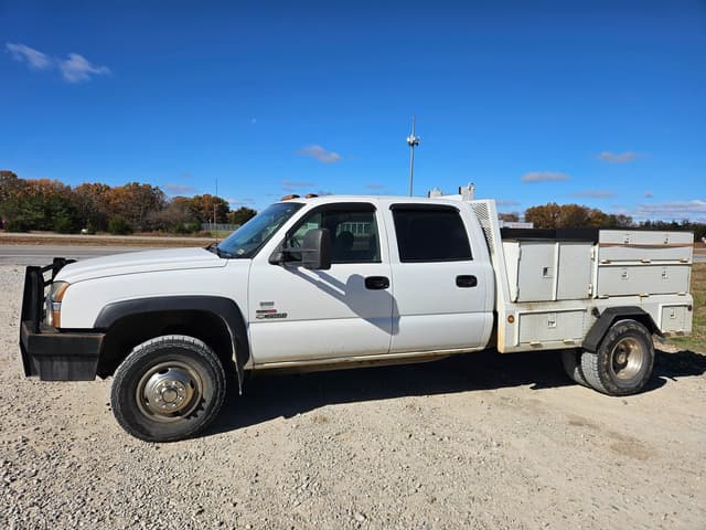 Image of Chevrolet 3500 equipment image 4