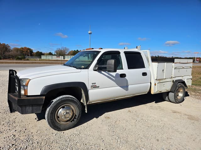 Image of Chevrolet 3500 equipment image 3
