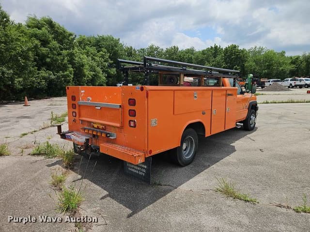 Image of Chevrolet 3500 equipment image 4