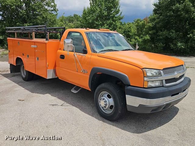 Image of Chevrolet 3500 equipment image 2