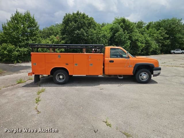 Image of Chevrolet 3500 equipment image 3