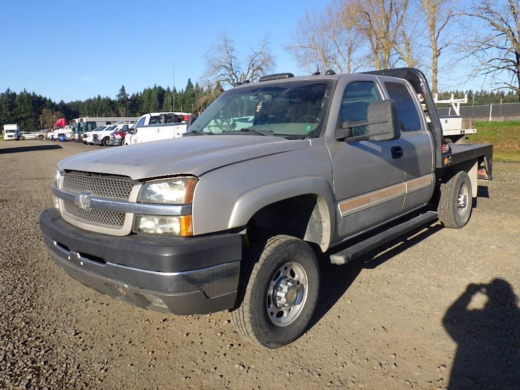 2004 Chevrolet Silverado Equipment Image0