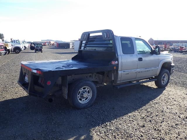 Image of Chevrolet Silverado equipment image 4