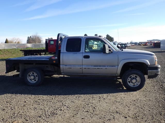 Image of Chevrolet Silverado equipment image 3