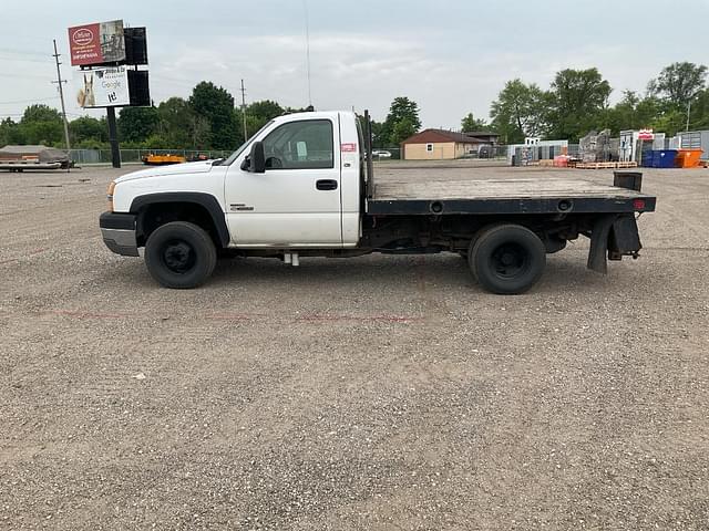 Image of Chevrolet 3500 equipment image 4