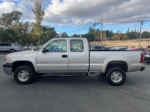 Image of Chevrolet 2500HD equipment image 1