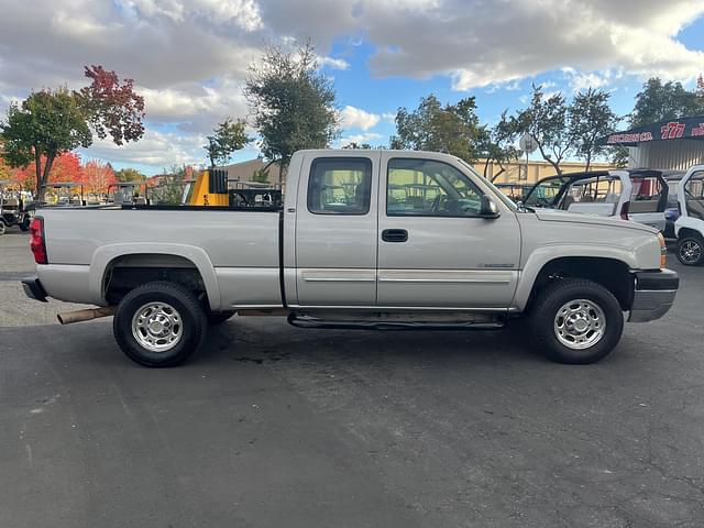 Image of Chevrolet 2500HD equipment image 4