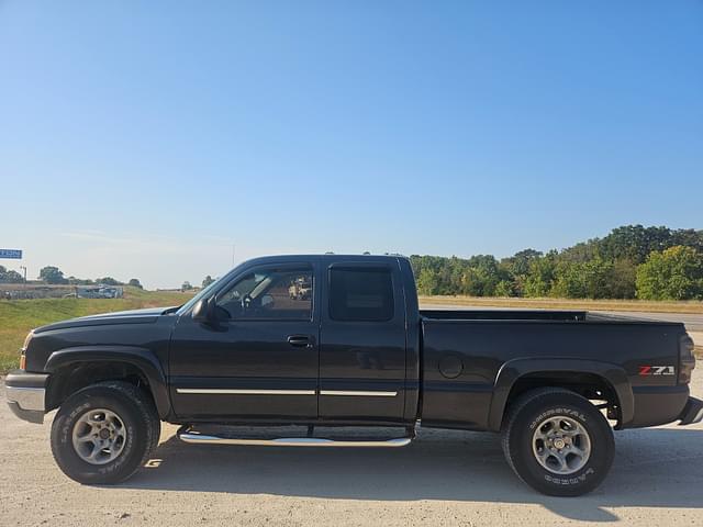 Image of Chevrolet Silverado equipment image 3