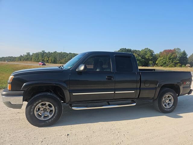 Image of Chevrolet Silverado equipment image 2