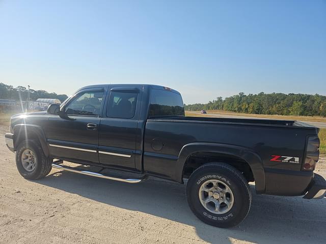 Image of Chevrolet Silverado equipment image 4